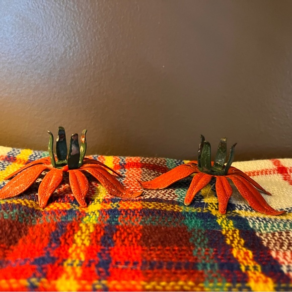 Vintage Poinsettia Christmas Holiday Pair of Metal Candle Holders - Picture 6 of 8